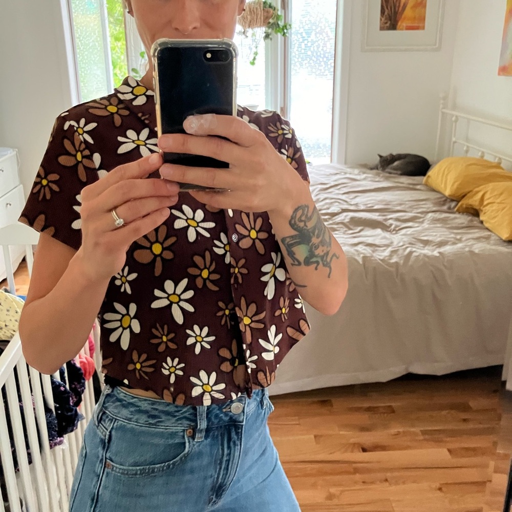 Streetwear Society Brown Floral 70’s vibe Button Down t-shirt